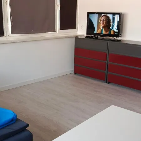 Apartment -- Center -- *