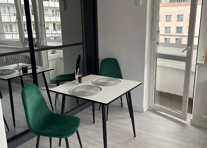 -- Center -- * Varsovie